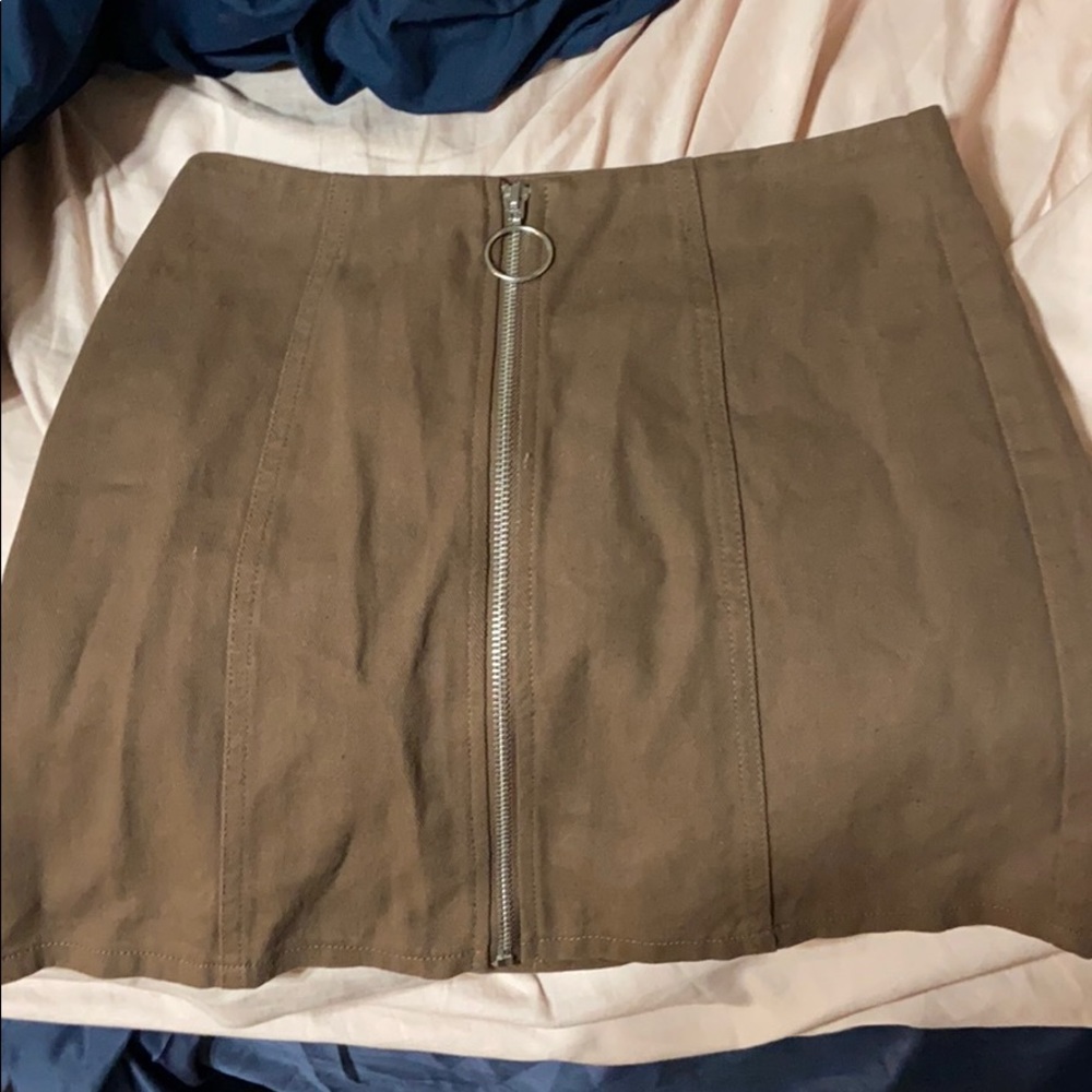Front zip skirt, worn once only to try on!